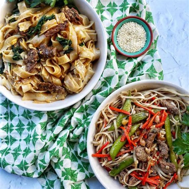 Pad See Ew vs Pad Thai: The Ultimate Thai Noodle Showdown